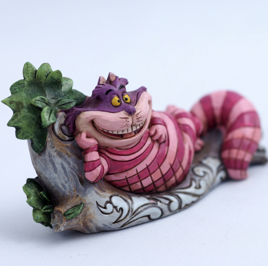 ディズニーフィギュア 猫のキャラクターのフィギュアをご紹介 エドムタイムズ ディズニー トラディションズ チェシャー キャット ミニフィギュア Vladatk Kim Ba